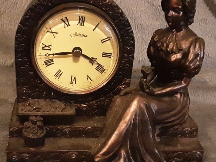 Nice vintage style clock (4c )