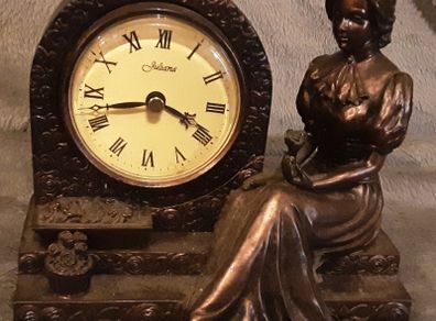 Nice vintage style clock (4c )
