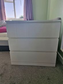 chest of drawers