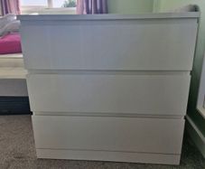 chest of drawers