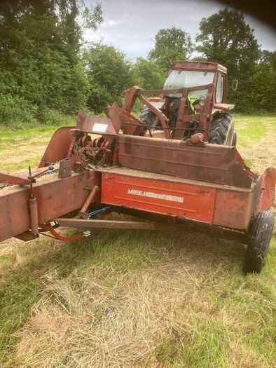 Massy 120 square bailer