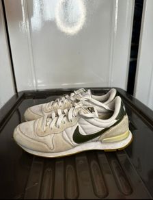 Nike internationalist