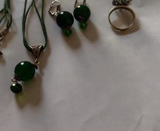 Vintage-Style Deep Green Jewelry Set (Necklace, Earrings & Ring)