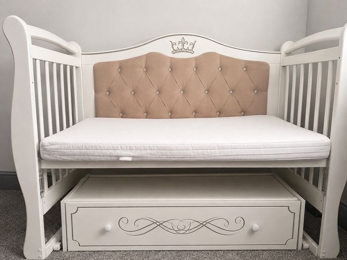 baby cot