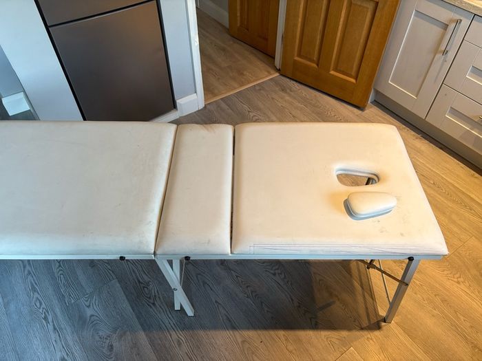 massage table