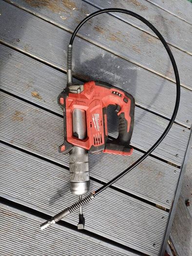 Milwaukee M18 18V Cordless Grease Gun (M18 GG) - Body Only
