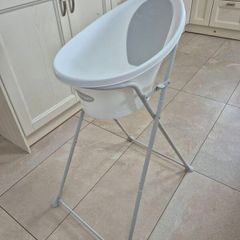 Shnuggle bath seat and stand