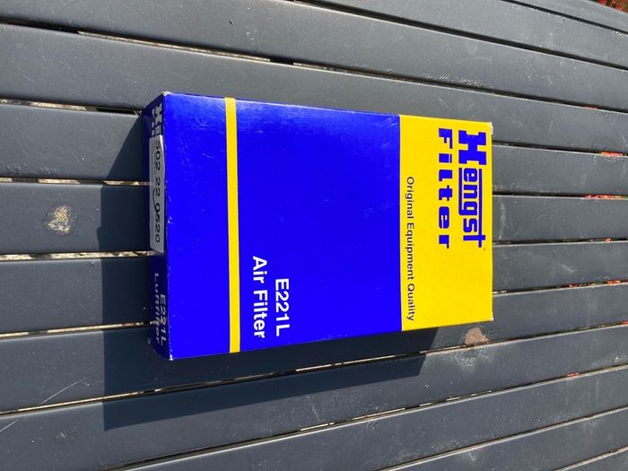 Hengst W124 / C124 air filter. Brand new.