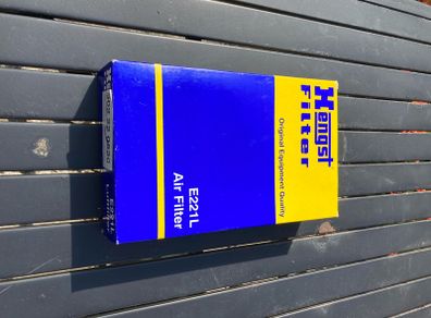 Hengst W124 / C124 air filter. Brand new.