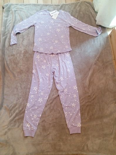 girls wear pyjamas.  2pairs in bundle