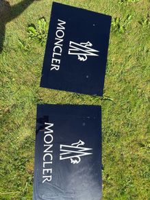 Moncler plaques