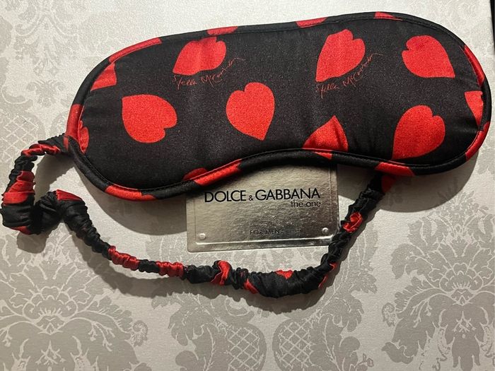 Silk Eye Mask STELLA MCCARTNEY Logo Black Red Heart 100% Mulberry Silk Travel Sleep Mask Luxurious mulberry silk travel sleep eye mask from Stella McCartney. Logo throughout.