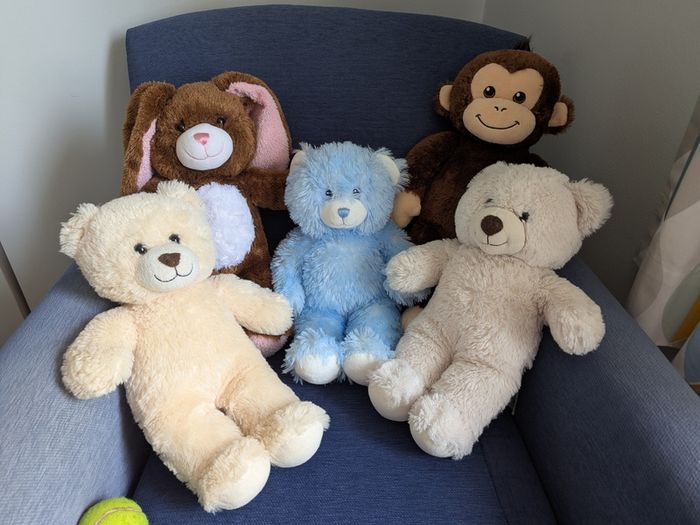 Selection of 5 build-a-bears! Great condition!