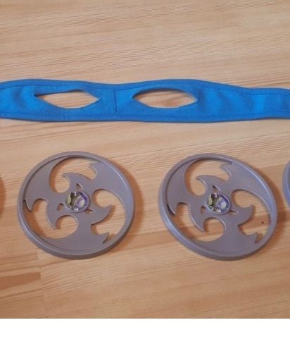 Turtle mask and sherukens