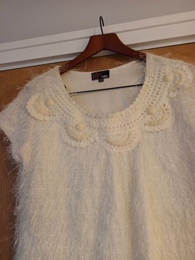 YUMIi  Cream Feather  Dress .  S. M - 12.  NEW - No Tag.