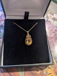9 carat gold necklace with citrine stone
