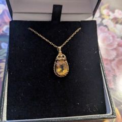 9 carat gold necklace with citrine stone