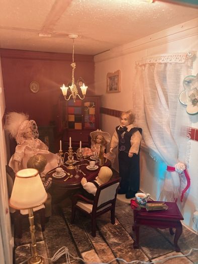 Stunning approx 140cm high 4 story extra large Georgian dolls house with contents, servants quarters and separate garage