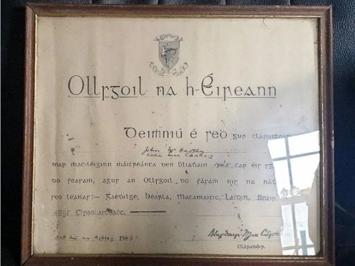 Vintage 1943 National University Ireland Cert'