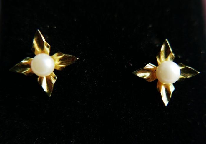 Vintage Solid 9ct Yellow Gold 375 Pearl Stud Earrings, Flower Style 0,9g