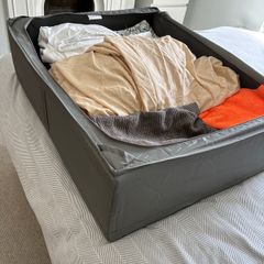 Box of random sheets, pillow cases, tea towel, lucky dip