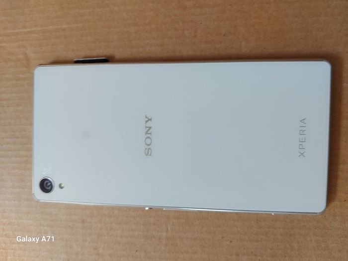 Sony Xperia,Large Screen White Mobile Phone, Pattern Locked, Excellent cosmetic condition, for parts or repair