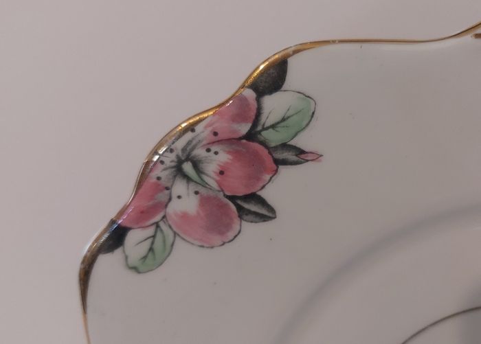 Fabulous Vintage Rare Patterned Royal Stafford Bone China Hand-Painted and Hand-Gilded Cake Display Plate in a Stunning Pink Hibiscus Pattern, Pattern no. 8239, Mint/Cabinet Condition