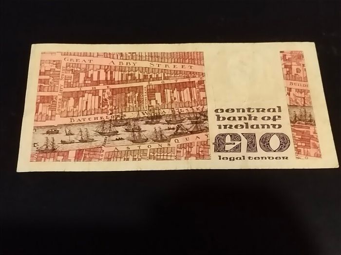 Set of Irish banknotes
