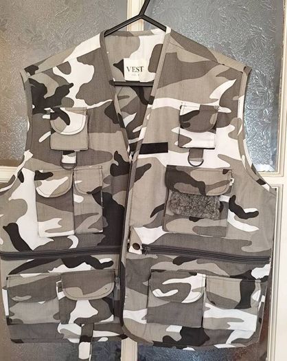 Mens Camo Multi Pocket Utility Fishing Photography Hiking Vest Size Small Brand New