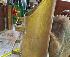 Antique Two Handled Brass Coal Scuttle with a shaped lip, making it easy to scoop out coal from your bunker and shake it directly onto your open fire. So, no more fussing with protective gloves and no more dirty hands, Postage Available or Collection