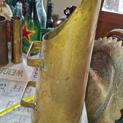 Antique Two Handled Brass Coal Scuttle with a shaped lip, making it easy to scoop out coal from your bunker and shake it directly onto your open fire. So, no more fussing with protective gloves and no more dirty hands, Postage Available or Collection