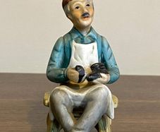 Vintage Porcelain Shoe Cobbler Sitting On Bench Figurine 5 Inches High