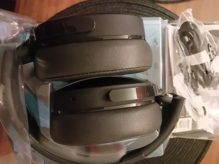Skullcandy Headphones (BRAND NEW IN BOX!)