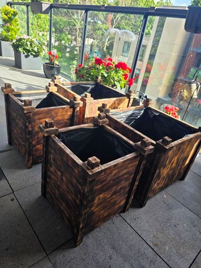 4 oak wooden planters