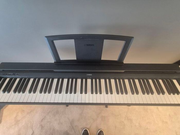 Yamaha P-35 Weighted Keyboard and Stand