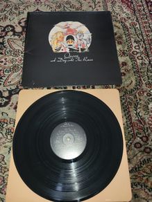 Queen: a day at the races LP