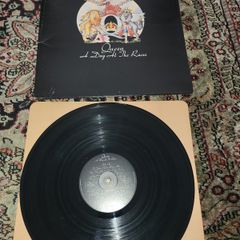 Queen: a day at the races LP