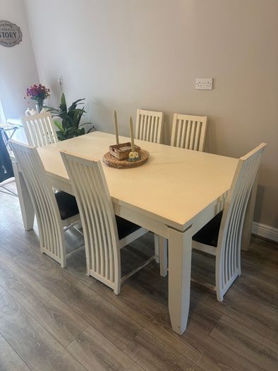 Dining table & chairs
