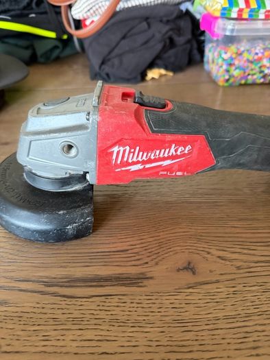 Milwaukee FUEL angle grinder Cordless 18v