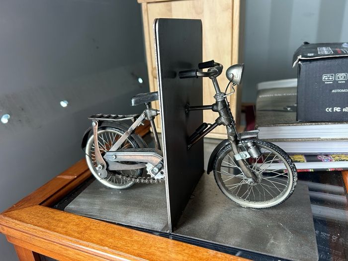 Model BIcycle Book ends