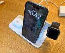 Logitech 3 in 1 wireless iPhone Apple Watch AirPod charger