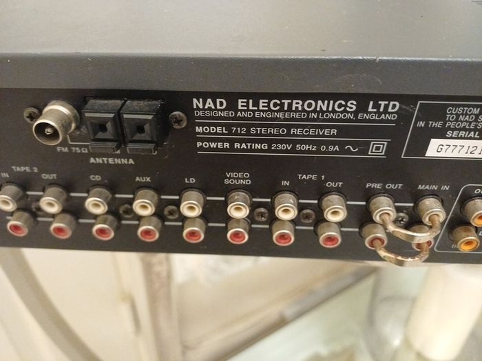 NAD 712 amplifier