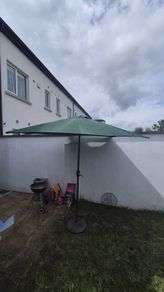 Garden Umbrella 2.7m In Good Condition