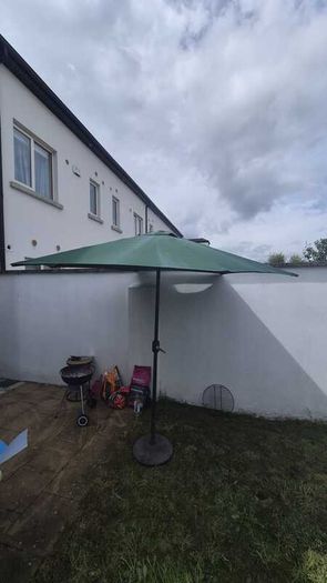 Garden Umbrella 2.7m In Good Condition