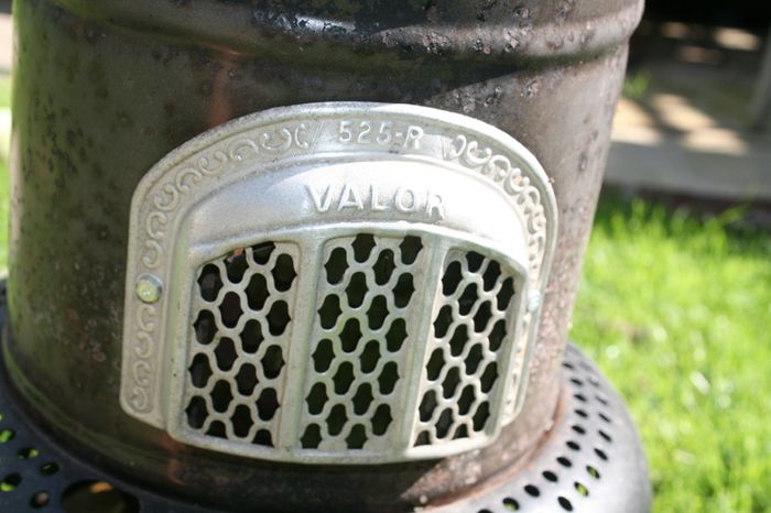 Vintage Valor 525r Paraffin Heater Bargeware Design (in working order)