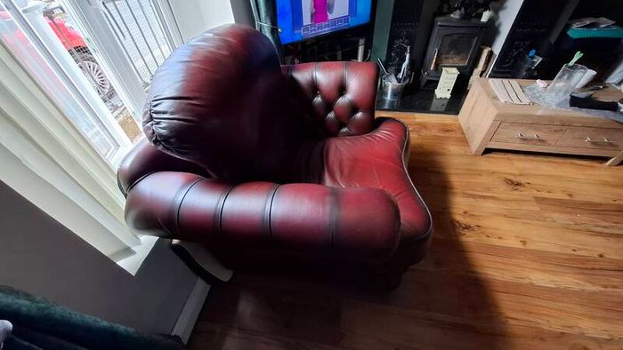 Leather Chesterfield 3 piece suite ( 3-2-1 with sprung pullout bed)