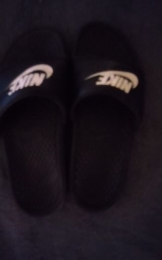 NIKE Slides/Colour: Black .. Size: 7 UK/41 EU