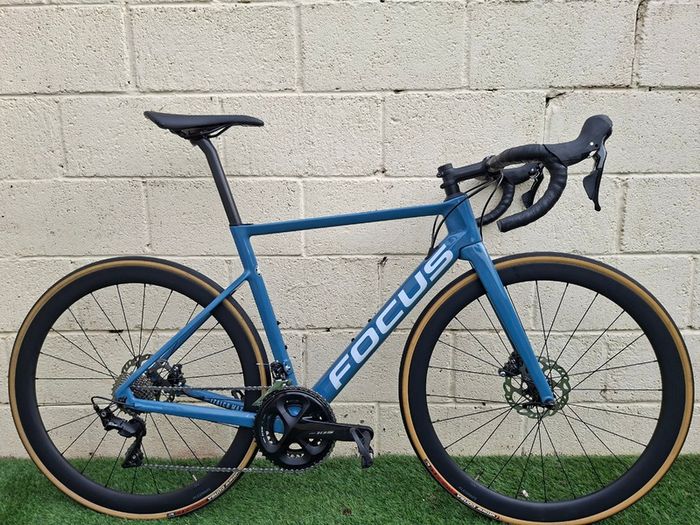 Focus Izalco Max 8.7 Carbon Road Bike