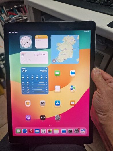 ipad pro 12.9  2nd gen 256gb  Shop warranty