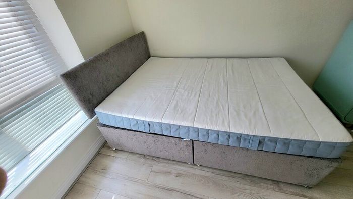 Double bed base and mattress